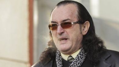 Toți îl susțineți pe Iliescu! Voi i-ați omorât pe ăștia din București