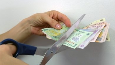 Guvernul taie sporurile nemeritate. Bugetarii care vor primi salarii cu până la 50% mai mici