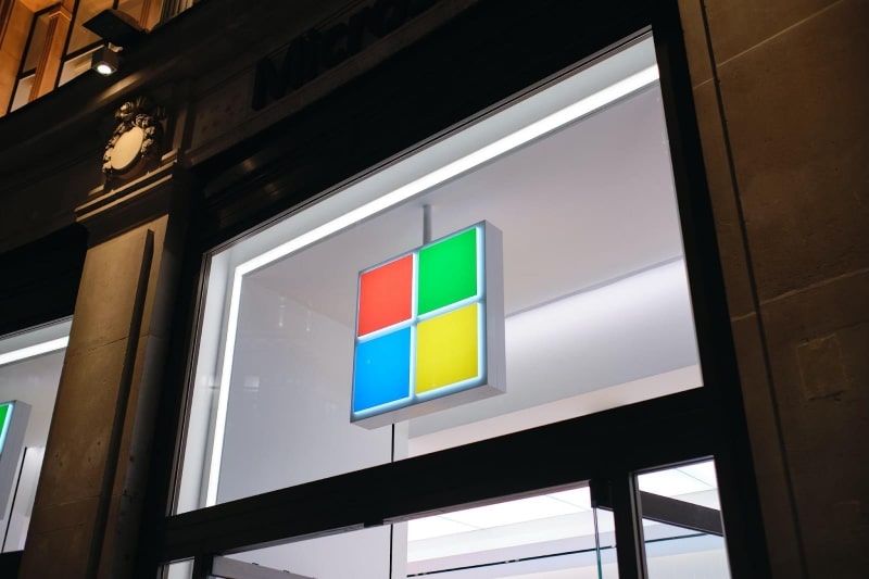 Microsoft elimină o funcţie de inteligenţă artificială de pe PC-urile noi, care efectuează capturi de ecran, din cauza riscurilor de securitate a datelor utiliz