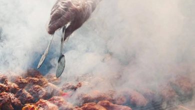 Adevărul despre carnea preparată la grătar. Ce trebuie să cunoască cei care consumă frigărui
