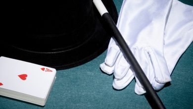 Magician celebru din televiziune, acuzat că a înrobit sexual și drogat o femeie cu patru copii, cunoscută în vacanță